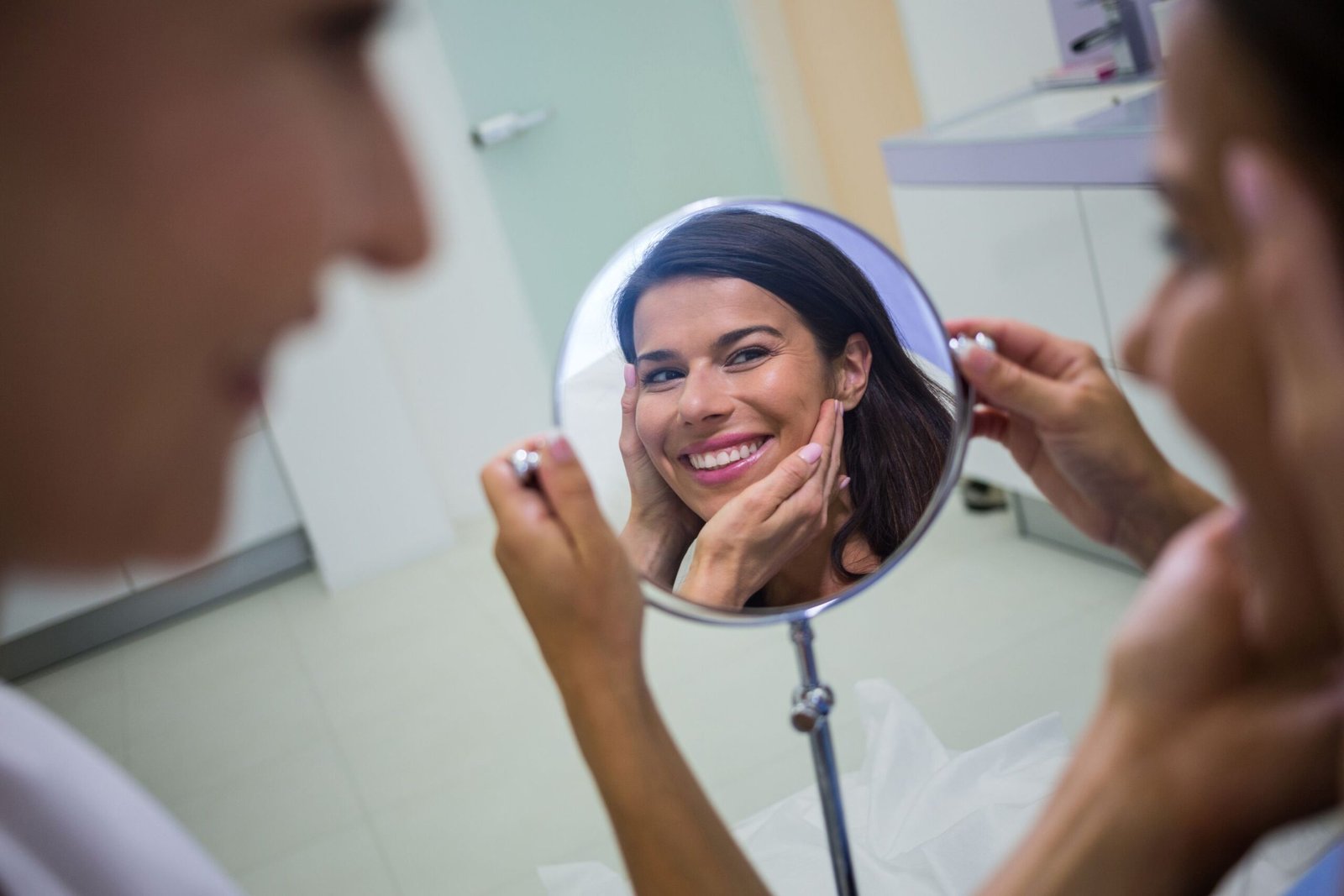 //www.renewfaceaesthetics.com/wp-content/uploads/2020/08/Testimonials-scaled.jpg