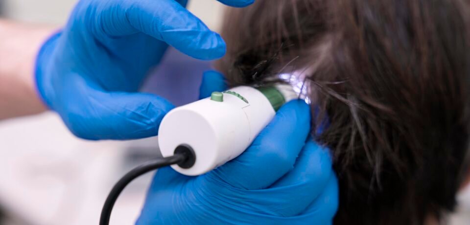 man-getting-hair-loss-treatment (2) man-getting-hair-loss-treatment (2)